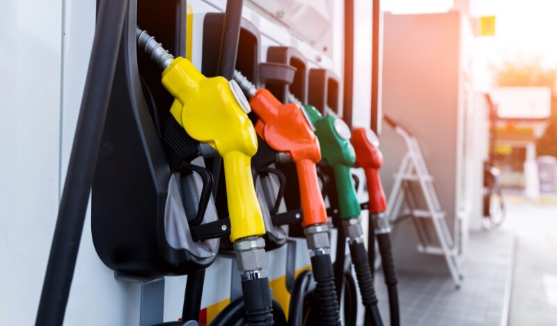 ガソリン価格、来月から最大25円引き下げへ 補助金増額で段階的に対応